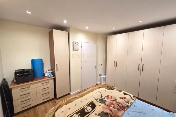Shtepi ne shitje Apartament ne Tirane, 1+1, Mobilimi E mobiluar, Pagesa 235,000  Euro.