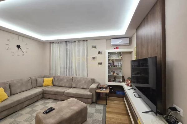 Shtepi ne shitje Apartament ne Tirane, 1+1, Mobilimi E mobiluar, Pagesa 235,000  Euro.