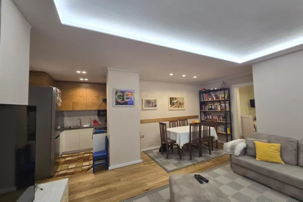 Shtepi ne shitje Apartament ne Tirane, 1+1, Mobilimi E mobiluar, Pagesa 235,000  Euro.