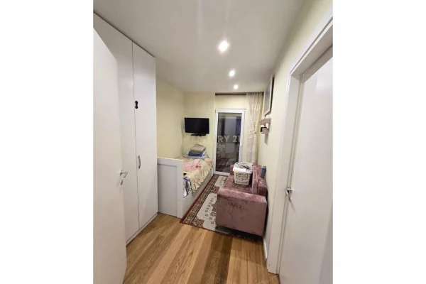 Shtepi ne shitje Apartament ne Tirane, 1+1, Mobilimi E mobiluar, Pagesa 235,000  Euro.