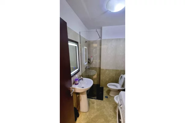 Shtepi ne shitje Apartament ne Tirane, Garsoniere, Mobilimi E mobiluar, Pagesa 114,000  Euro.