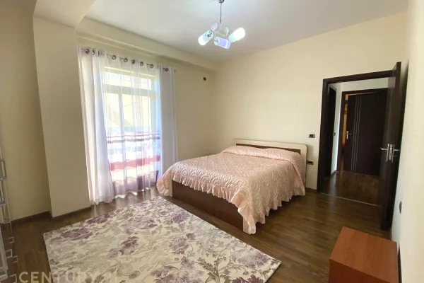 Shtepi ne shitje Apartament ne Tirane, 2+1, Mobilimi E mobiluar, Pagesa 259,400  Euro.