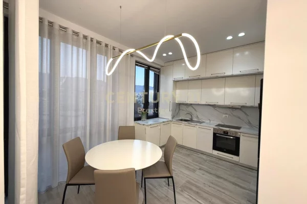 Shtepi me qera 2+1 ne Tirane - 1,500 Euro