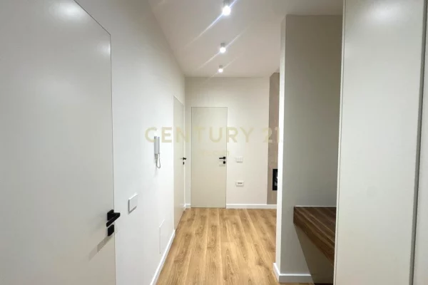 Shtepi me qera Apartament ne Tirane, 2+1, Mobilimi E mobiluar, Pagesa 2,200  Euro.