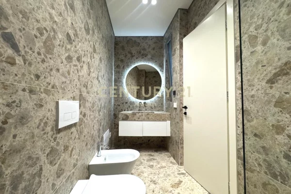 Shtepi me qera Apartament ne Tirane, 2+1, Mobilimi E mobiluar, Pagesa 2,200  Euro.