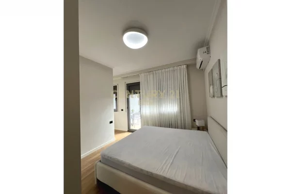 Shtepi me qera Apartament ne Tirane, 1+1, Mobilimi E mobiluar, Pagesa 1,100  Euro.
