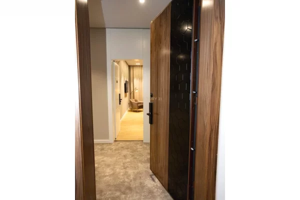 Shitje: Mini Hotel Luksoz, Afer Qendres Historike te Vlores