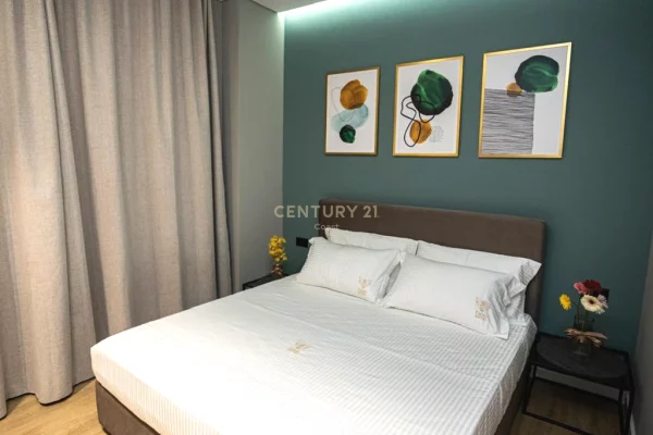 Ambiente Commerciale in Affitto 5+1 a Valona - 250,000 Euro