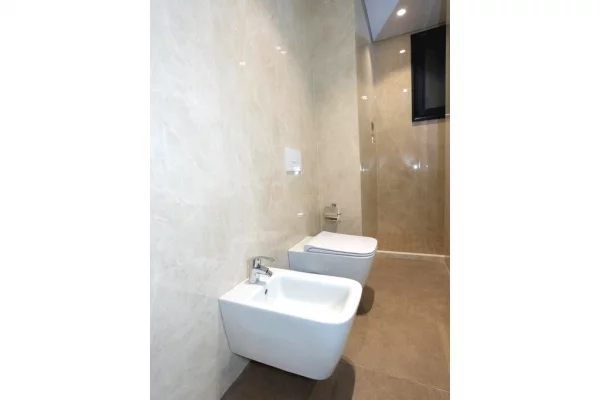 Shitje: Mini Hotel Luksoz, Afer Qendres Historike te Vlores