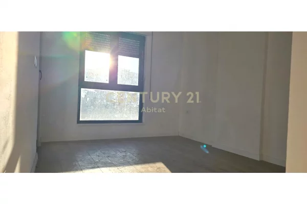 Shtepi me qera Apartament ne Tirane, 2+1, Mobilimi Bosh, pa mobiluar, Pagesa 700  Euro.