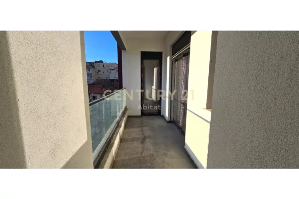 Shtepi me qera Apartament ne Tirane, 2+1, Mobilimi Bosh, pa mobiluar, Pagesa 700  Euro.