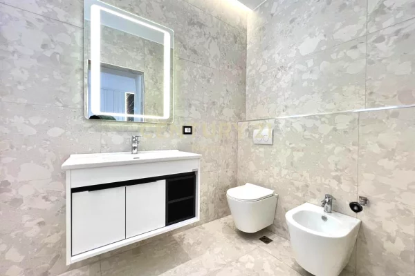 Shtepi me qera Apartament ne Tirane, 3+1, Mobilimi E mobiluar, Pagesa 1,300  Euro.