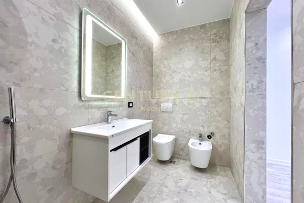 Shtepi me qera Apartament ne Tirane, 3+1, Mobilimi E mobiluar, Pagesa 1,300  Euro.