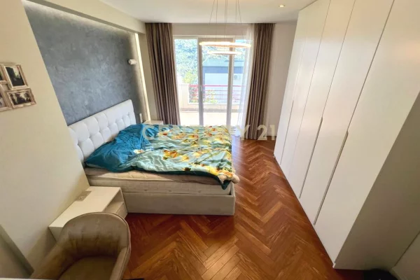 Shtepi me qera Apartament ne Tirane, 3+1, Mobilimi E mobiluar, Pagesa 1,600  Euro.