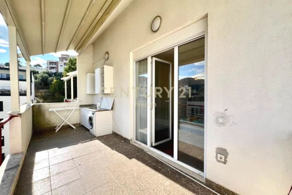 Shtepi me qera Apartament ne Tirane, 3+1, Mobilimi E mobiluar, Pagesa 1,600  Euro.