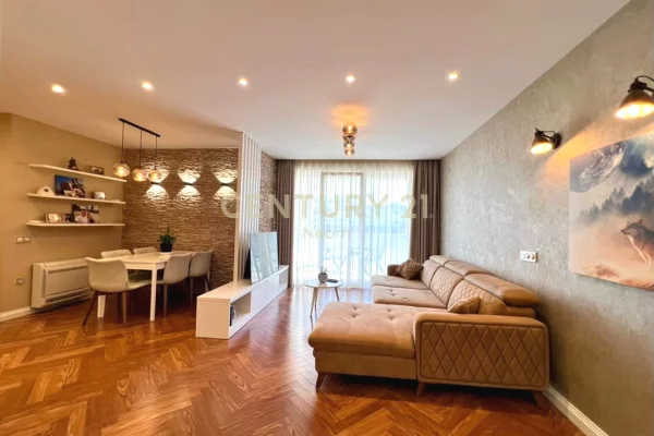 Shtepi me qera 3+1 ne Tirane - 1,600 Euro