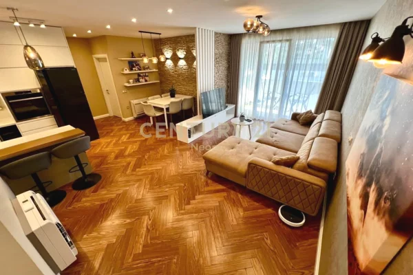 Shtepi me qera 3+1 ne Tirane - 1,600 Euro