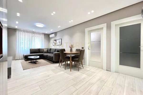 Shtepi me qera Apartament ne Tirane, 2+1, Mobilimi E mobiluar, Pagesa 850  Euro.