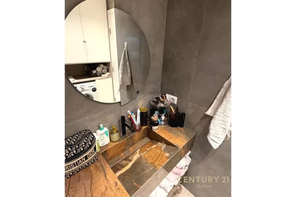 Shtepi ne shitje Apartament ne Tirane, 2+1, Mobilimi E mobiluar, Pagesa 250,000  Euro.