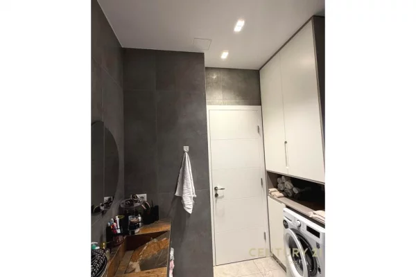 Shtepi ne shitje Apartament ne Tirane, 2+1, Mobilimi E mobiluar, Pagesa 250,000  Euro.