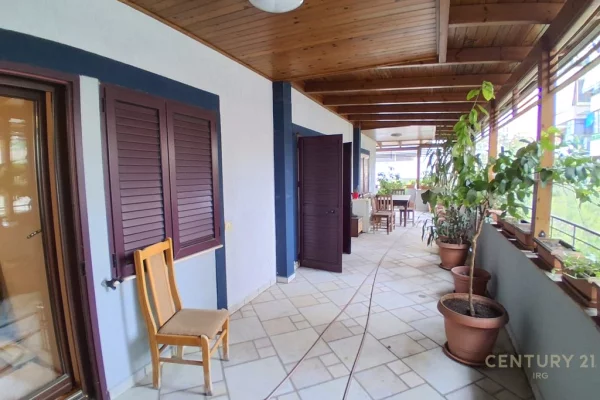 Shtepi ne shitje Apartament ne Tirane, 3+1, Mobilimi E mobiluar, Pagesa 630,000  Euro.