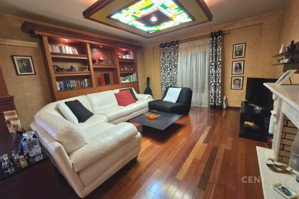 Shtepi ne shitje Apartament ne Tirane, 3+1, Mobilimi E mobiluar, Pagesa 630,000  Euro.