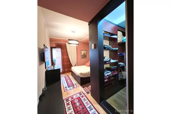 Shtepi ne shitje Apartament ne Tirane, 3+1, Mobilimi E mobiluar, Pagesa 630,000  Euro.