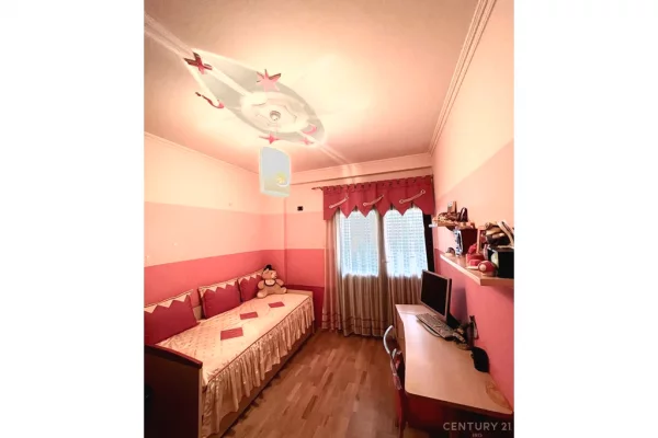 Shtepi ne shitje Apartament ne Tirane, 3+1, Mobilimi E mobiluar, Pagesa 630,000  Euro.