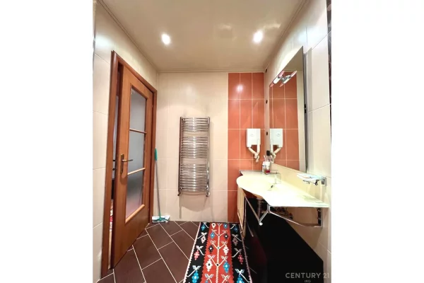 Shtepi ne shitje Apartament ne Tirane, 3+1, Mobilimi E mobiluar, Pagesa 630,000  Euro.