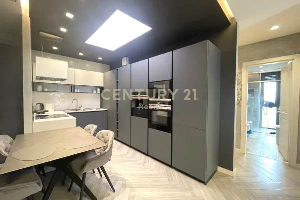 Shtepi ne shitje Apartament ne Tirane, 2+1, Mobilimi E mobiluar, Pagesa 280,000  Euro.