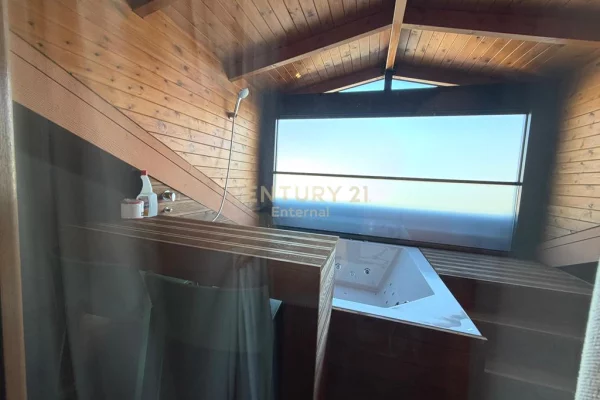 Shtepi me qera Vila Luksoze ne Tirane, 3+1, Mobilimi E mobiluar, Pagesa 3,000  Euro.