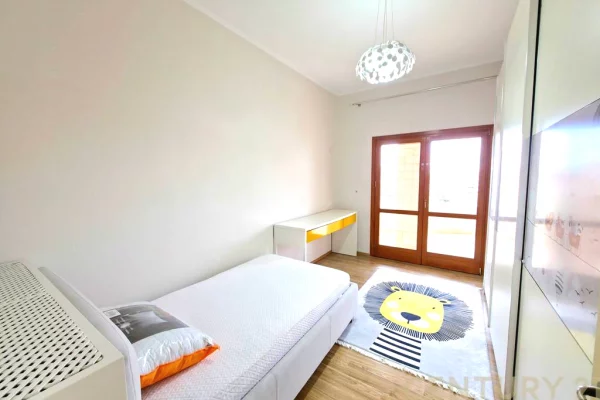 Shtepi ne shitje Apartament ne Tirane, 3+1, Mobilimi E mobiluar, Pagesa 550,000  Euro.