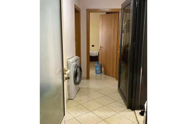 Shtepi ne shitje Apartament ne Tirane, 1+1, Mobilimi E mobiluar, Pagesa 77,000  Euro.