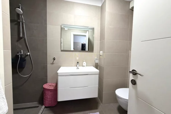 Shtepi me qera Apartament ne Tirane, 2+1, Mobilimi E mobiluar, Pagesa 1,500  Euro.