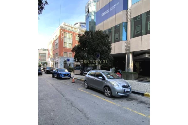 Business Property for Rent 1+1 in Tirana - 6,000 Euro