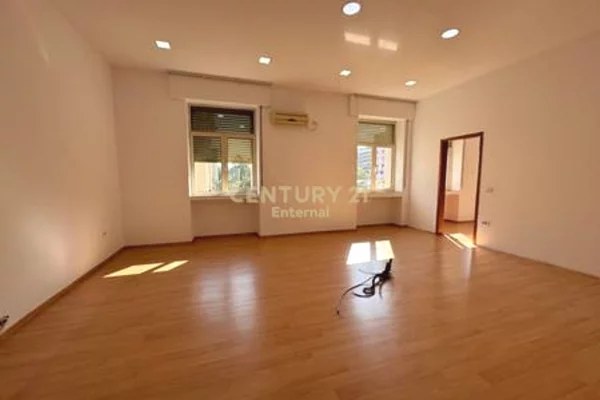 Business Property for Rent 1+1 in Tirana - 6,000 Euro