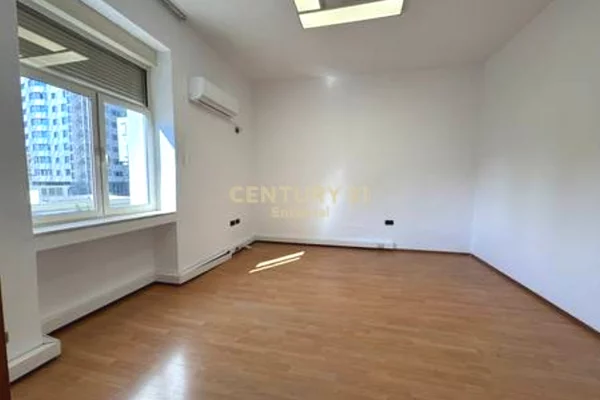 Jepet per Qira Njesi Komerciale te Blv. Deshmoret e Kombit