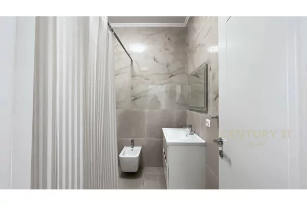 Shtepi me qera Apartament ne Tirane, 2+1, Mobilimi E mobiluar, Pagesa 800  Euro.