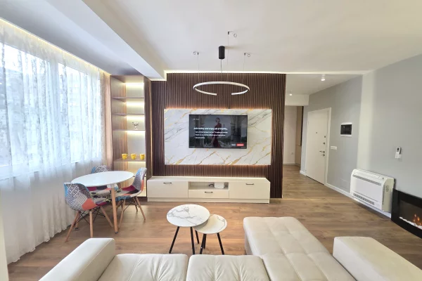 Shtepi me qera 2+1 ne Tirane - 1,000 Euro