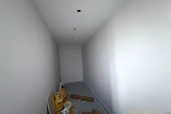 Shtepi ne shitje Apartament ne Tirane, 3+1, Mobilimi Bosh, pa mobiluar, Pagesa 750,000  Euro.