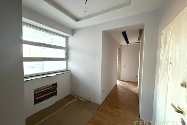 Shtepi ne shitje Apartament ne Tirane, 3+1, Mobilimi Bosh, pa mobiluar, Pagesa 750,000  Euro.