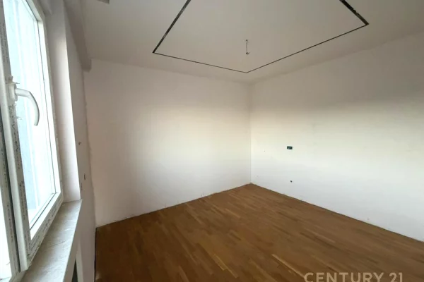 Shtepi ne shitje Apartament ne Tirane, 3+1, Mobilimi Bosh, pa mobiluar, Pagesa 750,000  Euro.