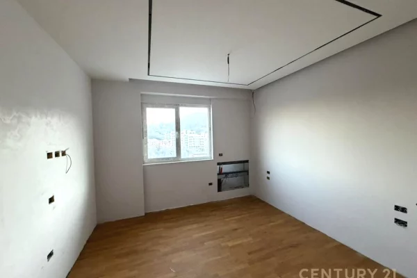 Shtepi ne shitje Apartament ne Tirane, 3+1, Mobilimi Bosh, pa mobiluar, Pagesa 750,000  Euro.