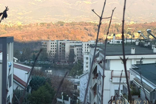 Shtepi ne shitje Apartament ne Tirane, 3+1, Mobilimi Bosh, pa mobiluar, Pagesa 750,000  Euro.