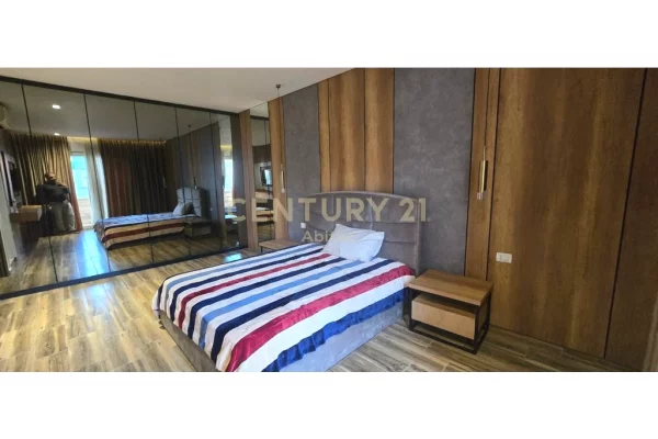 Shtepi me qera Apartament ne Tirane, 3+1, Mobilimi E mobiluar, Pagesa 1,000  Euro.