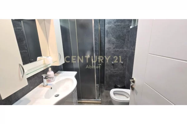 Shtepi me qera Apartament ne Tirane, 3+1, Mobilimi E mobiluar, Pagesa 1,000  Euro.