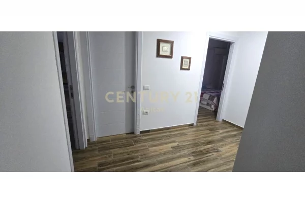 Shtepi me qera Apartament ne Tirane, 3+1, Mobilimi E mobiluar, Pagesa 1,000  Euro.