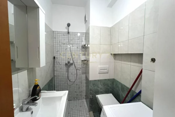 Shtepi ne shitje Apartament ne Durres, 1+1, Mobilimi E mobiluar, Pagesa 77,000  Euro.