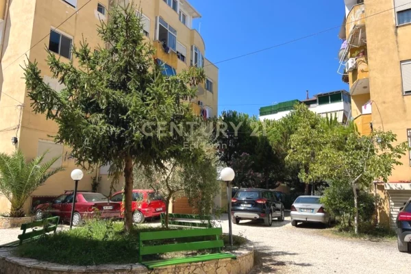 Shtepi ne shitje Apartament ne Durres, 1+1, Mobilimi E mobiluar, Pagesa 77,000  Euro.