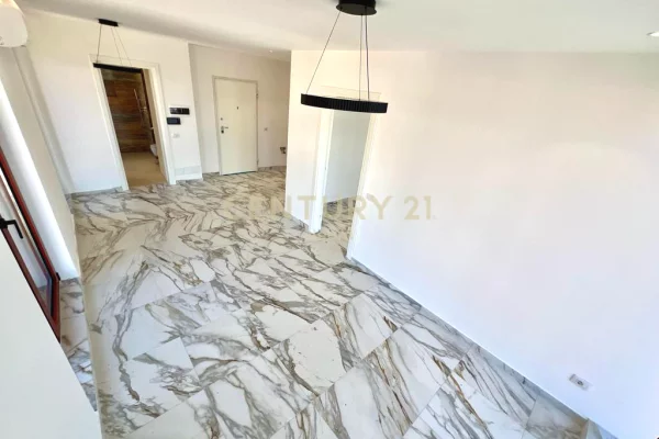 Shtepi ne shitje Apartament ne Tirane, 1+1, Mobilimi Bosh, pa mobiluar, Pagesa 249,000  Euro.